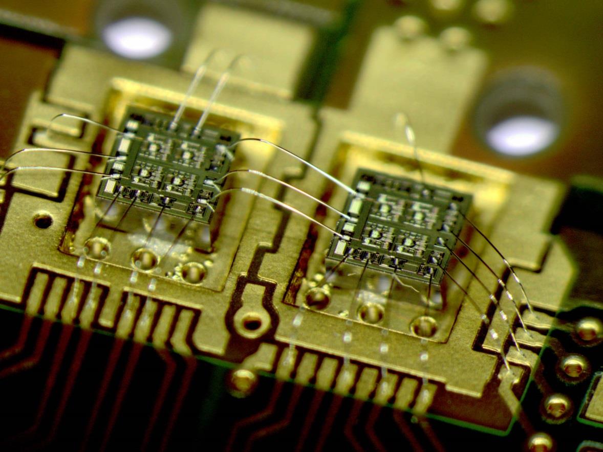 VOLTAGE CONTROLLED OSCILATTOR